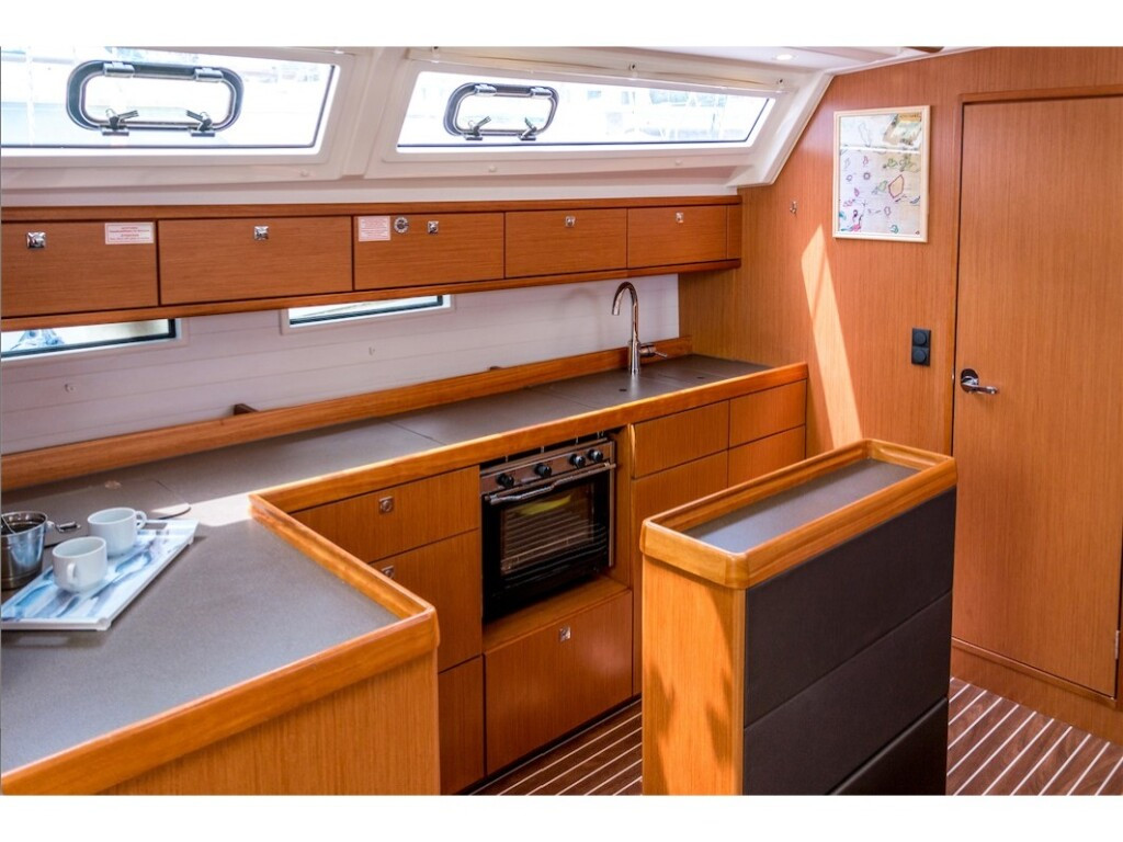 Yacht BAVARIA - Cruiser 46 "Athina"