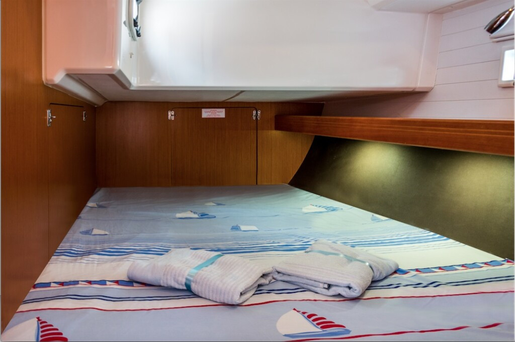 Yacht BAVARIA - Cruiser 46 "Athina"