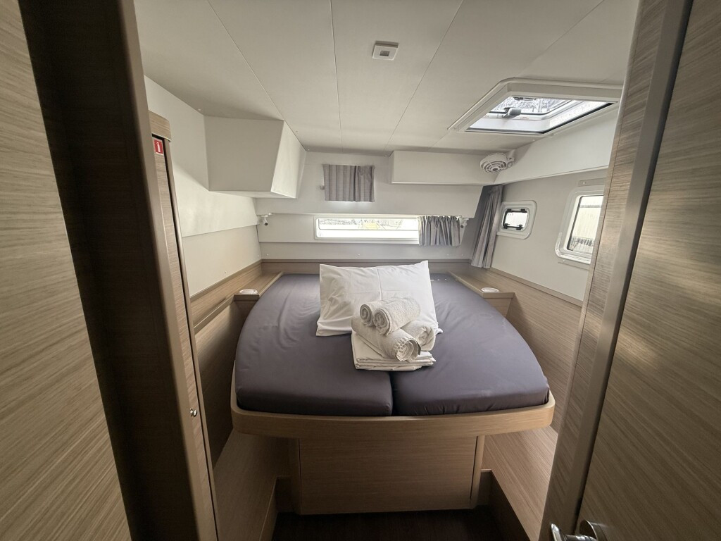 Yacht LAGOON - 42 "Persefoni"