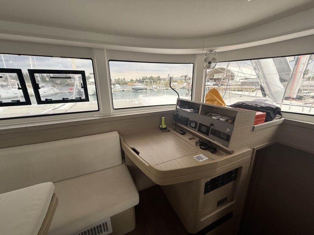 Yacht LAGOON - 42 "Persefoni"