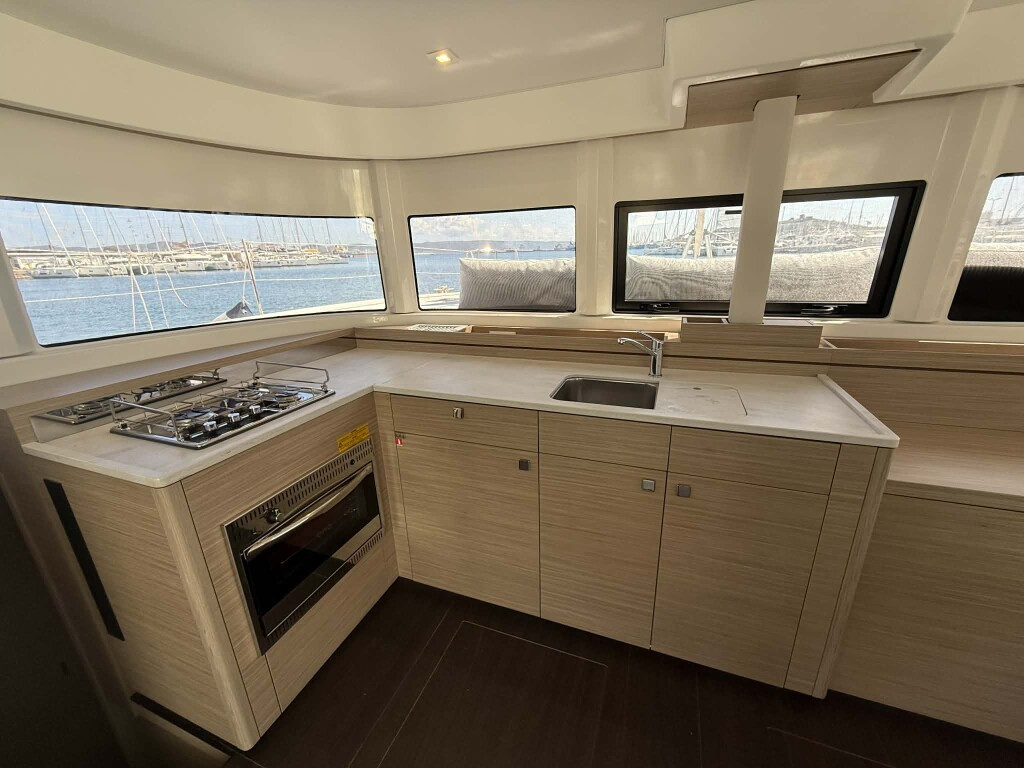 Yacht LAGOON - 43 "Andromachi"