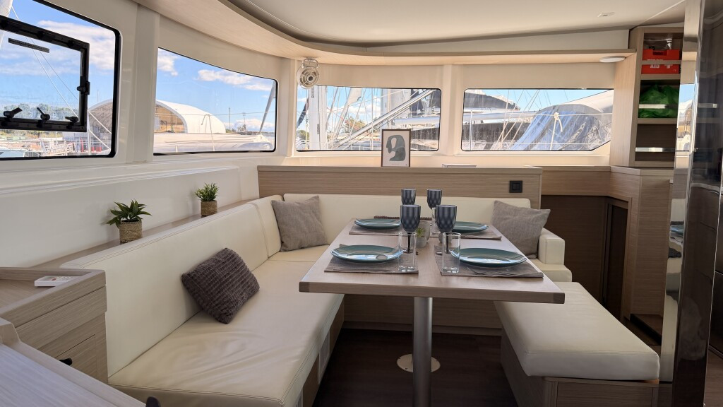 Yacht LAGOON - 46 "Mystique"