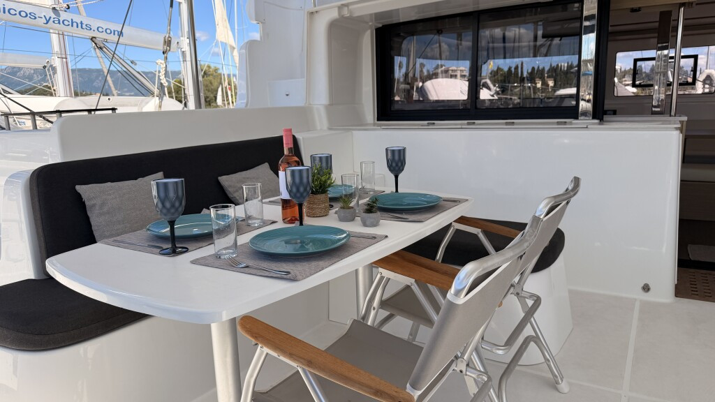 Yacht LAGOON - 46 "Mystique"