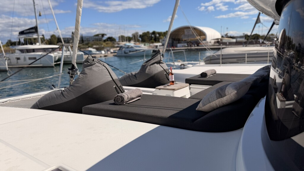 Yacht LAGOON - 46 "Mystique"