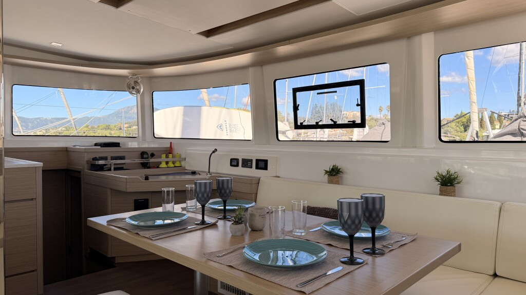 Yacht LAGOON - 46 "Mystique"