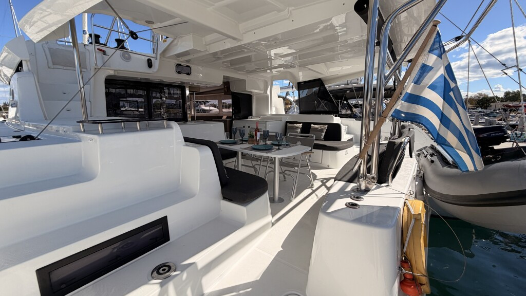 Yacht LAGOON - 46 "Mystique"