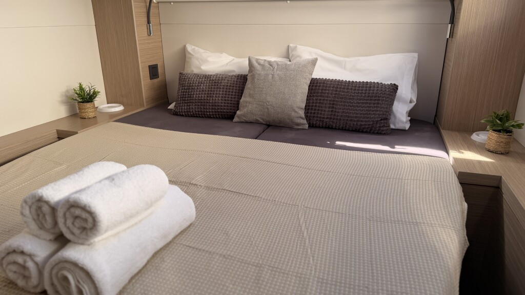 Yacht LAGOON - 46 "Mystique"