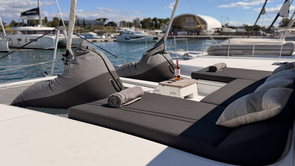 Yacht LAGOON - 46 "Mystique"