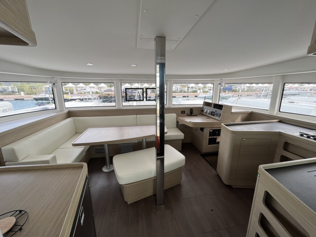 Yacht LAGOON - 42 "Amlad"