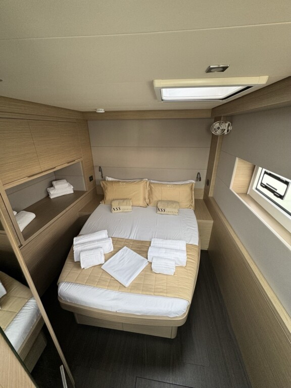 Yacht LAGOON - 55 "Jellyfish"