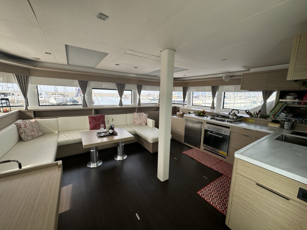 Yacht LAGOON - 55 "Jellyfish"