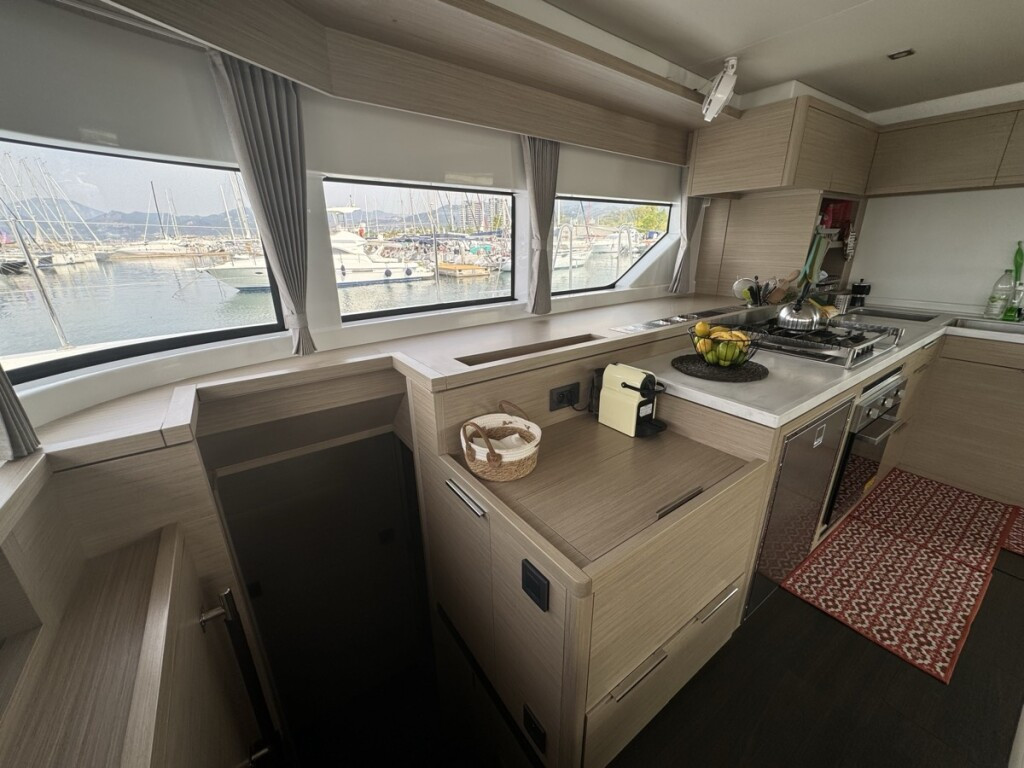 Yacht LAGOON - 55 "Jellyfish"