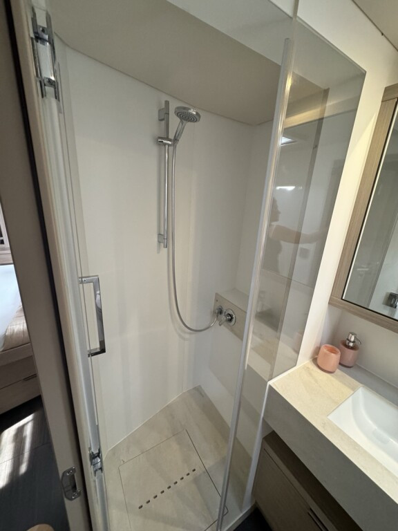 Yacht LAGOON - 55 "Jellyfish"