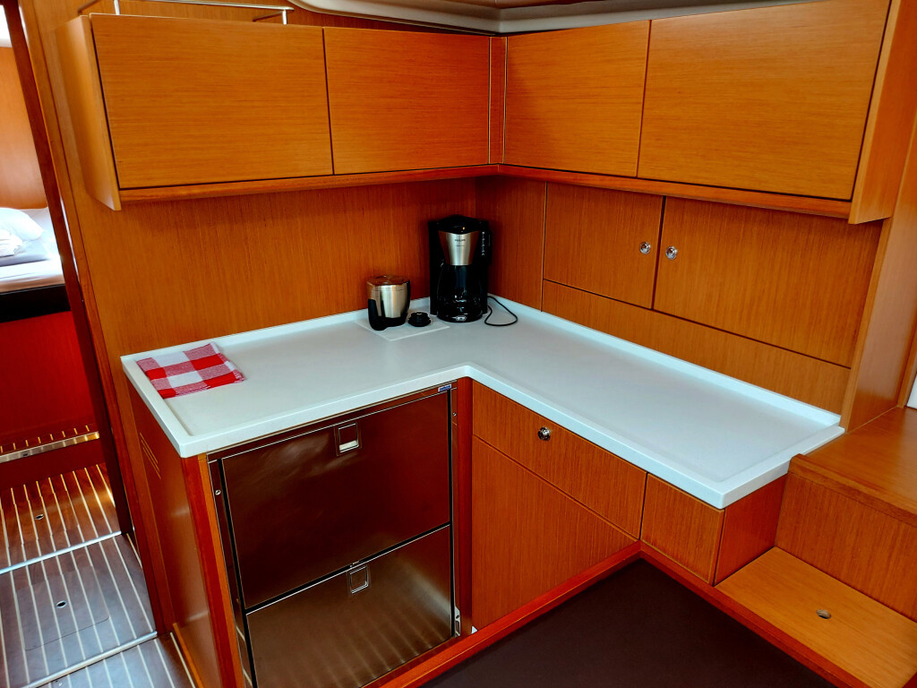 Yacht BAVARIA - C57  Holiday "Promitheas"