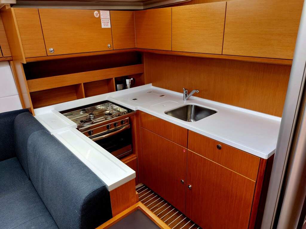 Yacht BAVARIA - C57  Holiday "Promitheas"