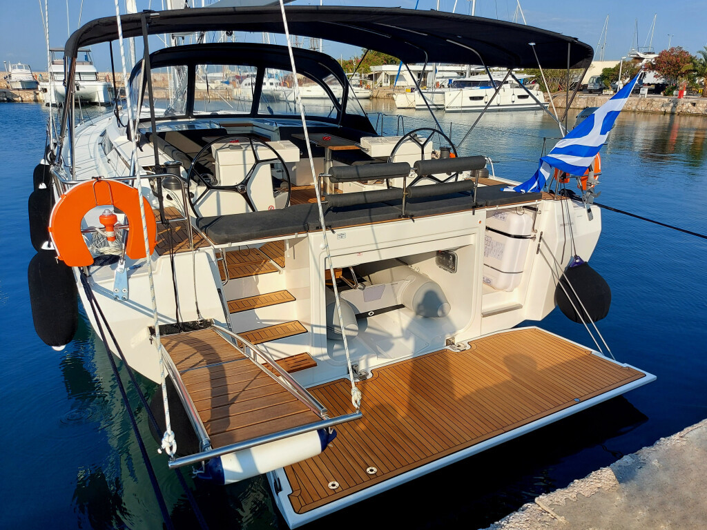Yacht BAVARIA - C57  Holiday "Promitheas"