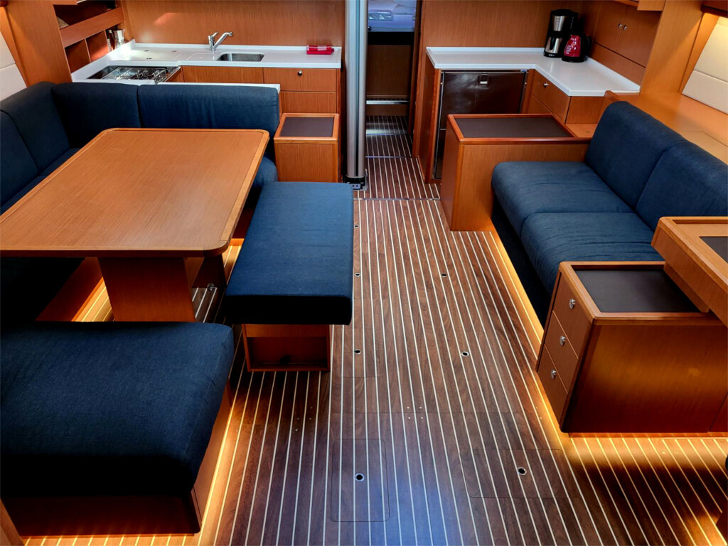 Yacht BAVARIA - C57  Holiday "Promitheas"