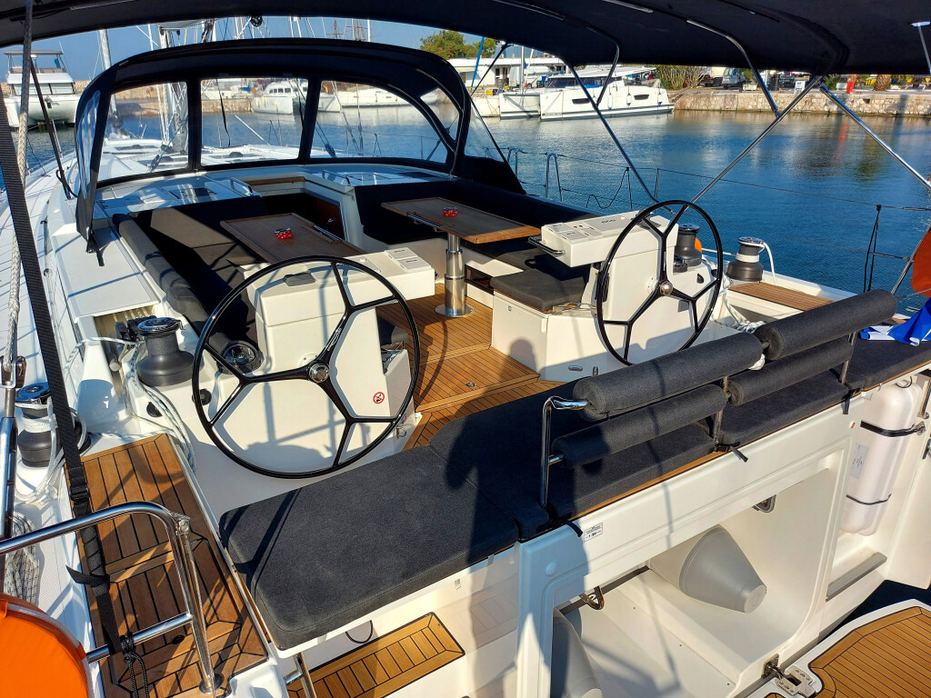 Yacht BAVARIA - C57  Holiday "Promitheas"