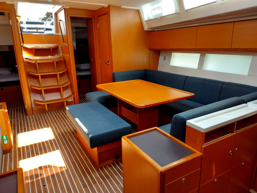 Yacht BAVARIA - C57  Holiday "Promitheas"