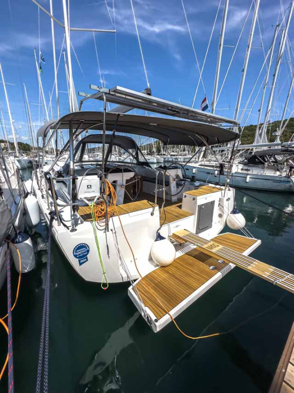 Yacht BAVARIA - C46 "Naos"