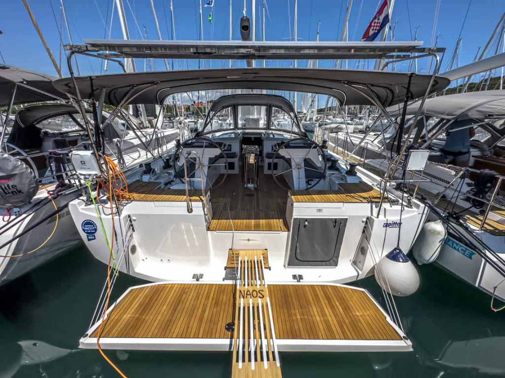 Yacht BAVARIA - C46 "Naos"