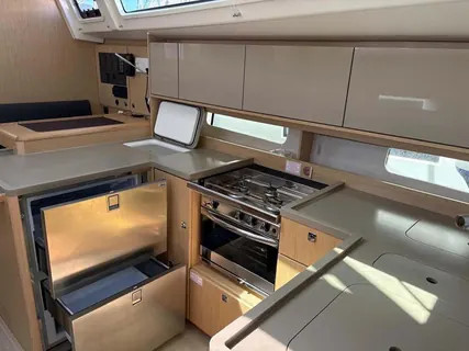 Yacht BAVARIA - C46 "Ara"