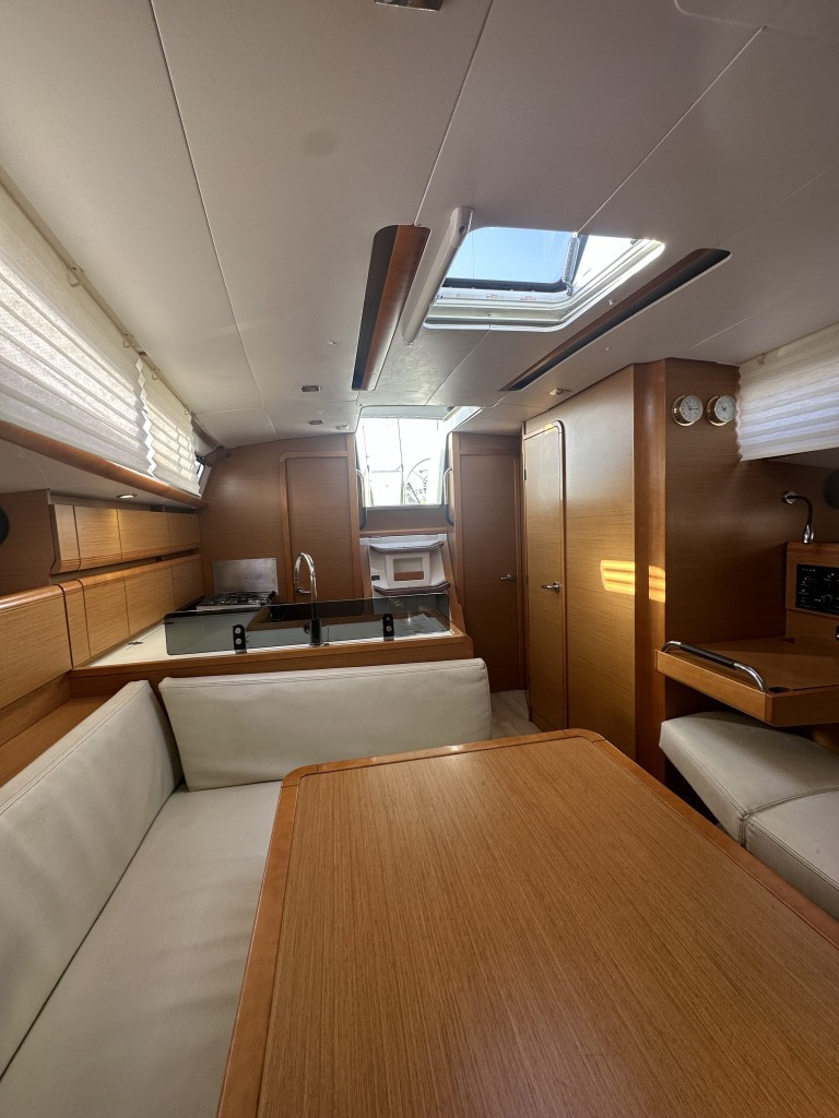 Yacht JEANNEAU - Sun Odyssey 379 "Oyster Shell"