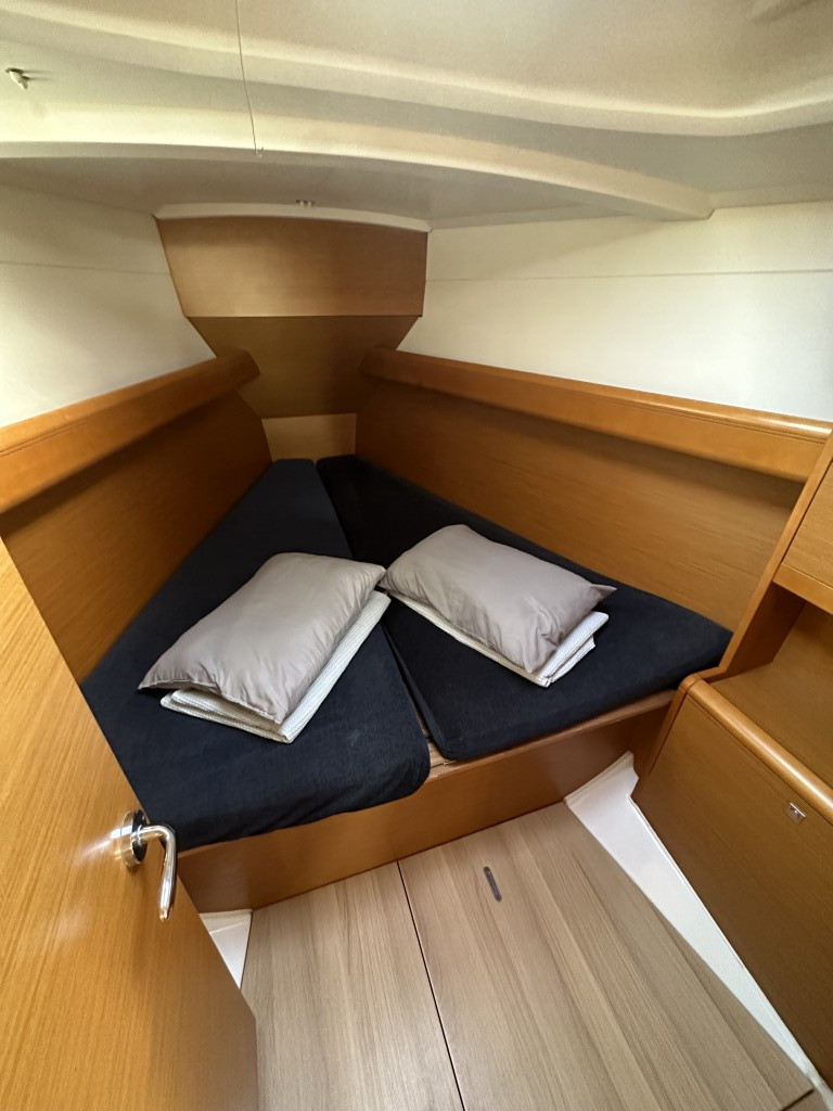 Yacht JEANNEAU - Sun Odyssey 379 "Oyster Shell"
