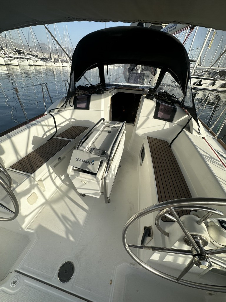 Yacht JEANNEAU - Sun Odyssey 379 "Oyster Shell"