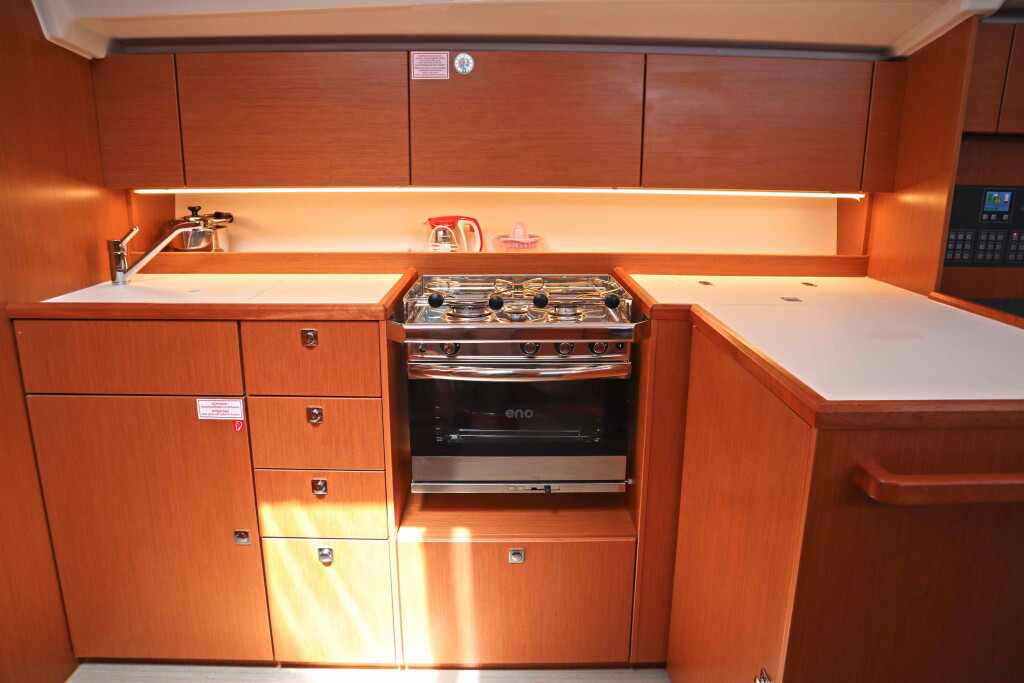Yacht BAVARIA - C42 "Lima"