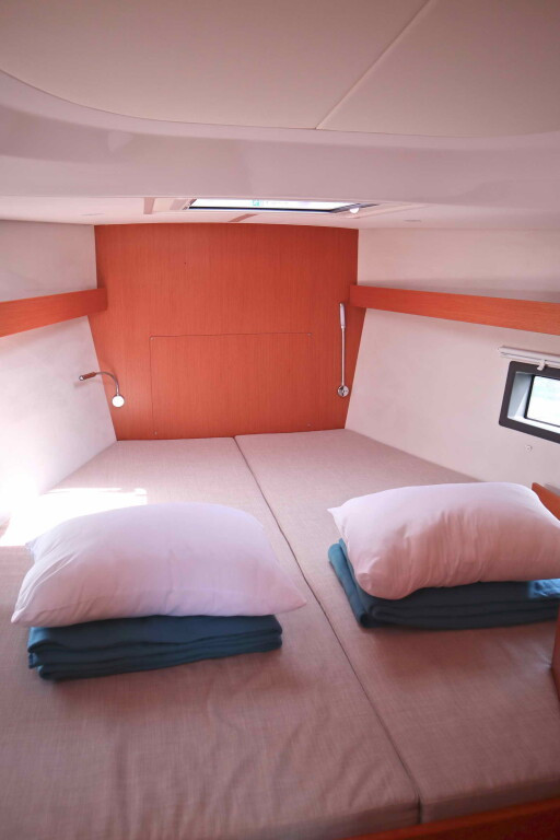 Yacht BAVARIA - C42 "Lima"