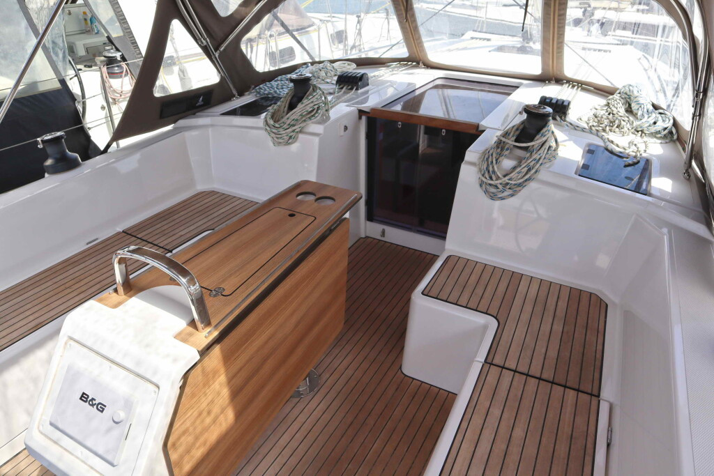 Yacht BAVARIA - C42 "Lima"