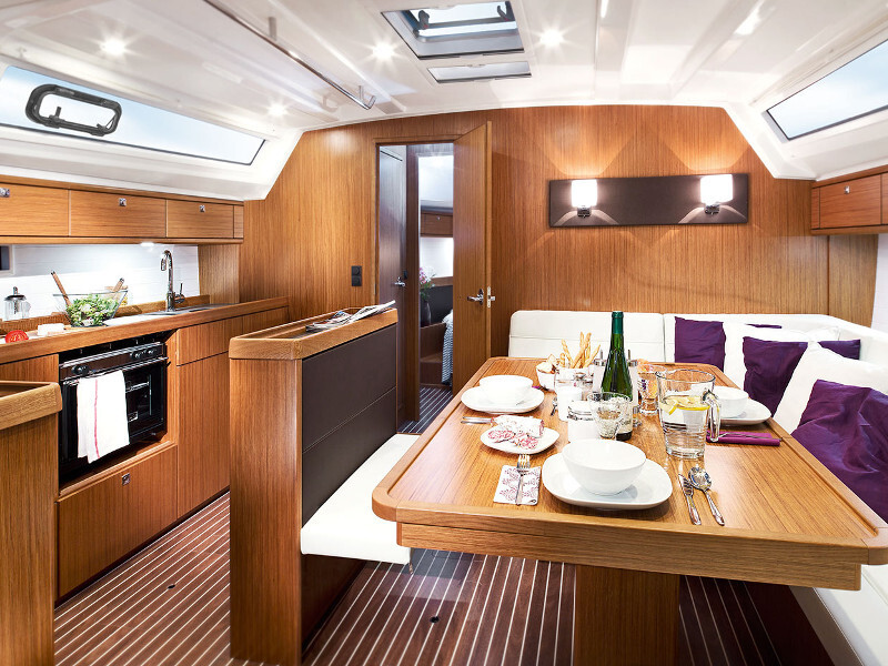 Yacht BAVARIA - Cruiser 46 "Alma Libre IV"