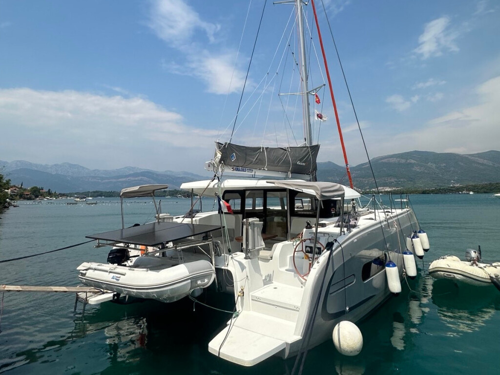 Yacht EXCESS-CATAMARANS - 11 "Yellow Bird V"