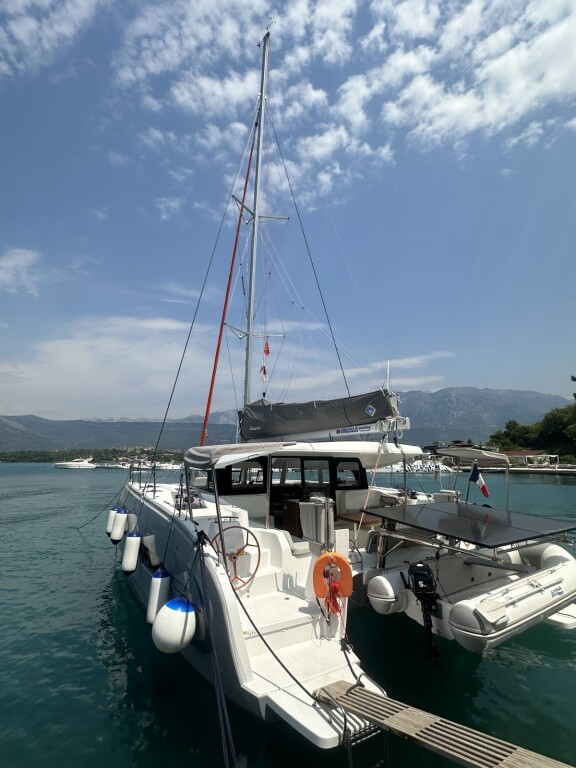 Yacht EXCESS-CATAMARANS - 11 "Yellow Bird V"