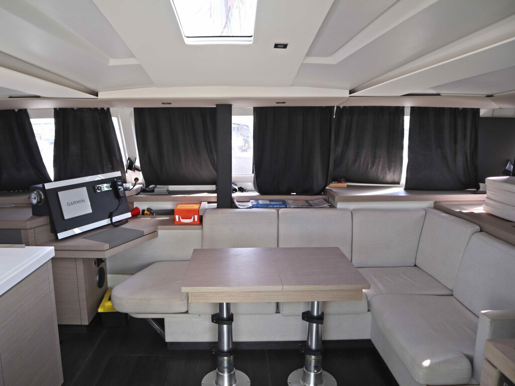 Yacht FOUNTAINE PAJOT - Astrea 42 "Hannah III"