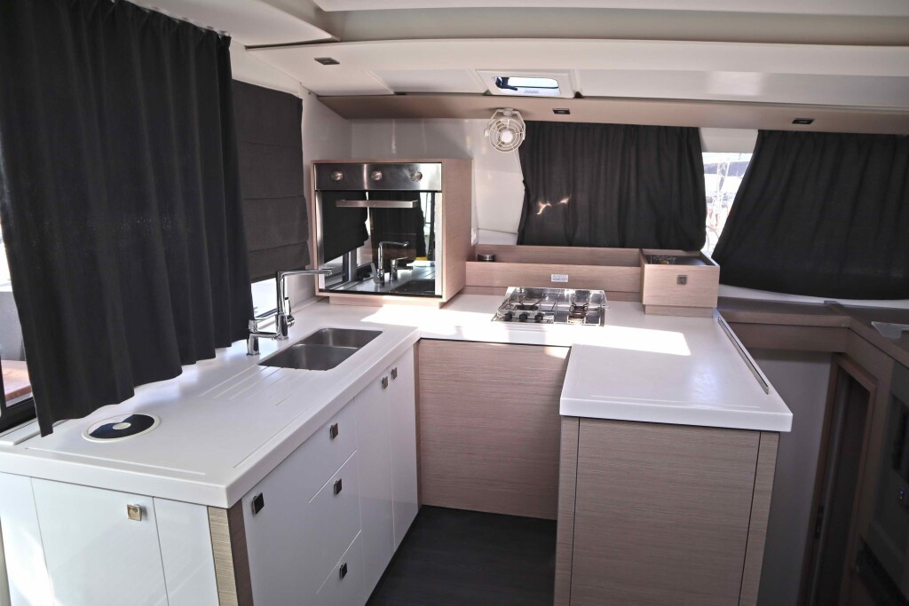 Yacht FOUNTAINE PAJOT - Astrea 42 "Hannah III"