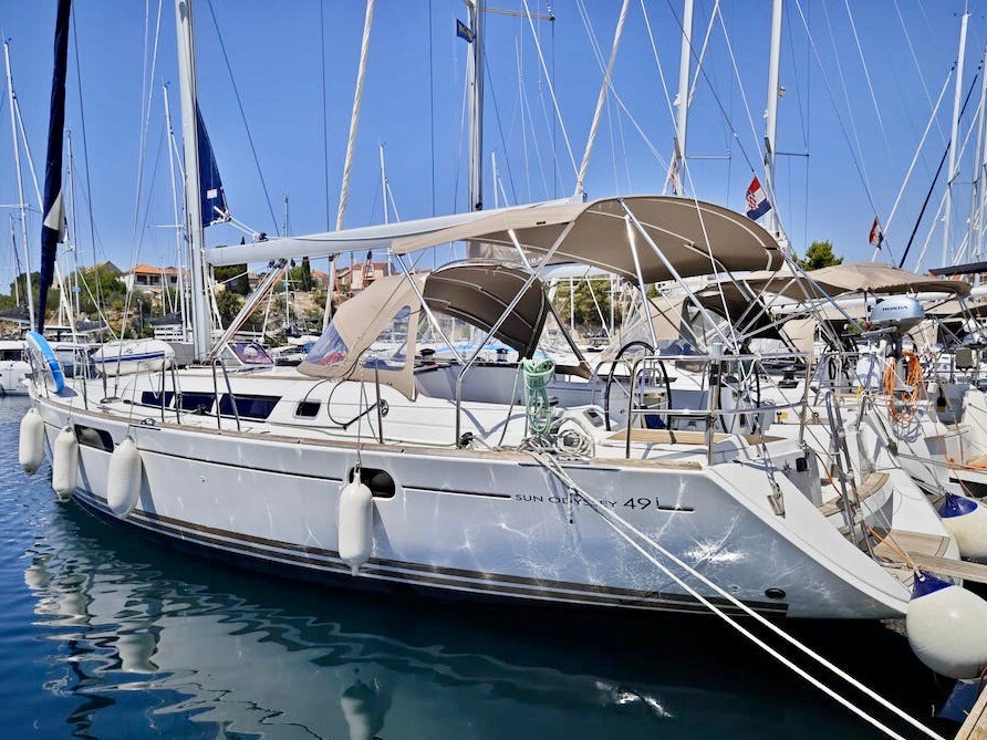 Yacht JEANNEAU - Sun Odyssey 49i "Skazka"