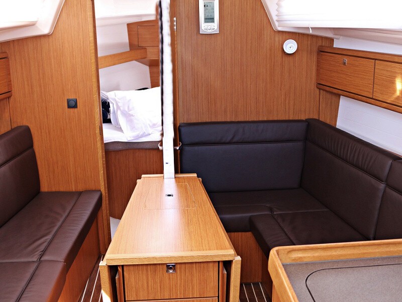 Yacht BAVARIA - Cruiser 33 "Chiara"
