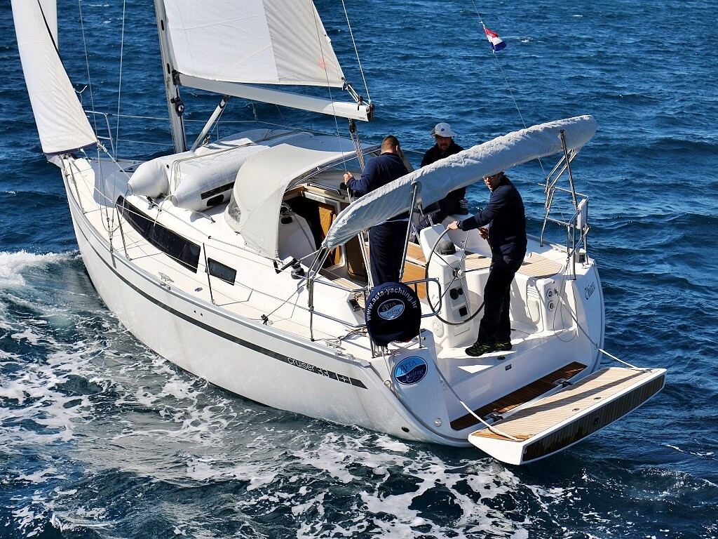 Yacht BAVARIA - Cruiser 33 "Chiara"
