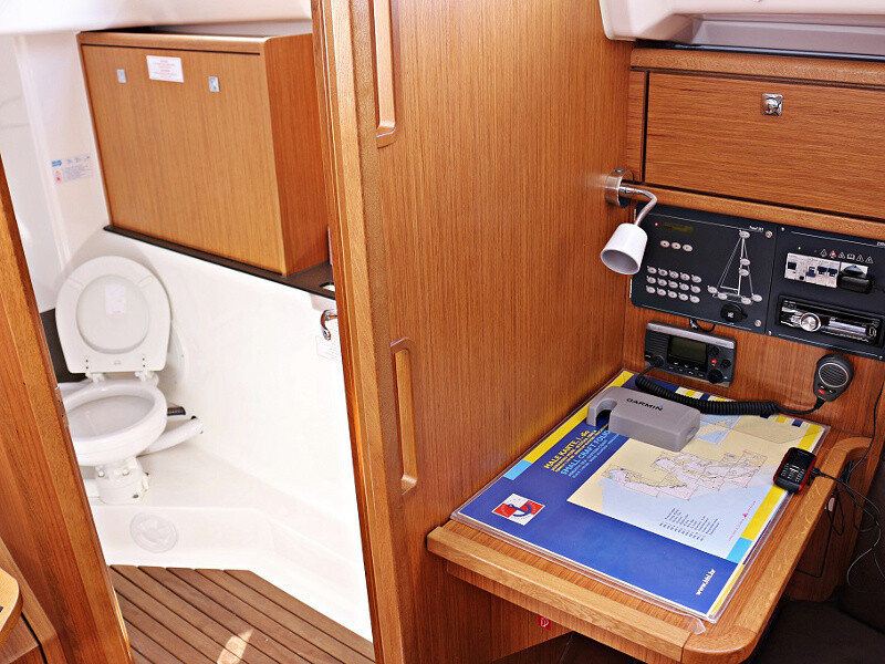 Yacht BAVARIA - Cruiser 33 "Chiara"