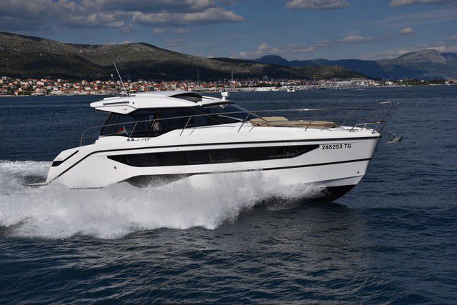 Yacht BAVARIA - SR38 Hard Top "Hannah"