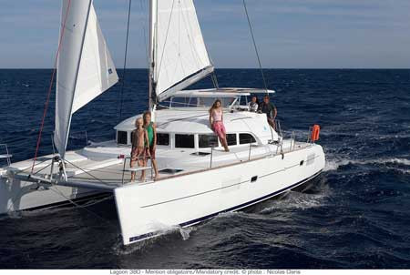 Yacht LAGOON - Lagoon 380 "Magikal"
