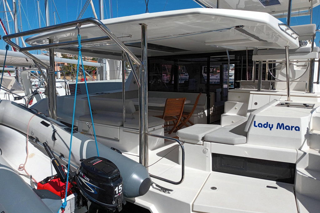 ROBERTSON AND CAINE - Leopard 45 Lady Mara