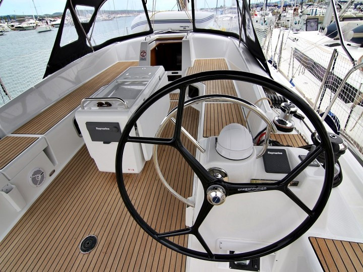 Yacht JEANNEAU - 54 "Mystic Dreams"