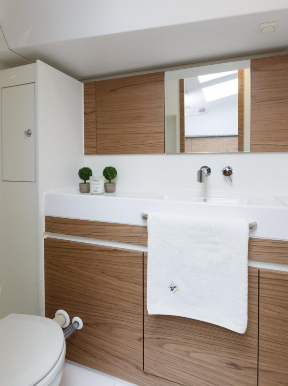 Yacht ELAN - Impression 50 "Azia"