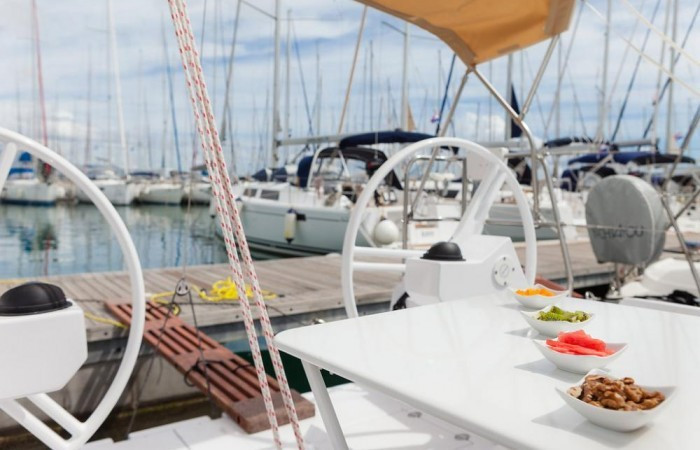 Yacht ELAN - E3 "Škrlatica"