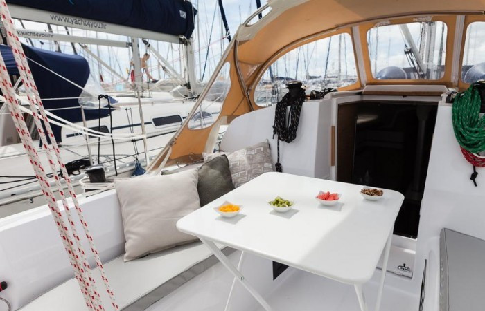 Yacht ELAN - E3 "Škrlatica"