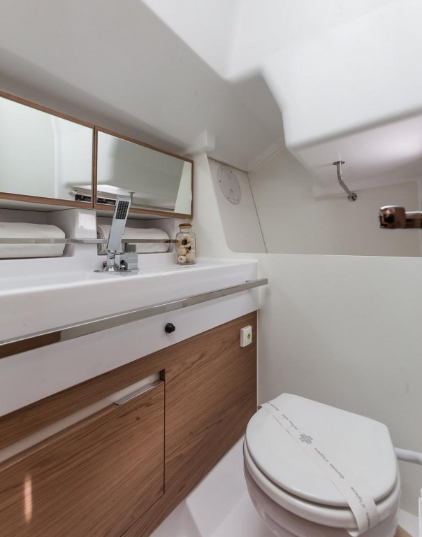 Yacht ELAN - E3 "Škrlatica"