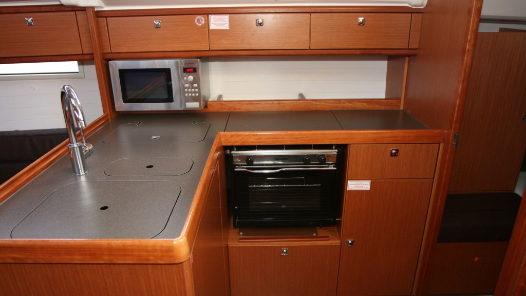 Yacht BAVARIA - Cruiser 37 "Bibi"